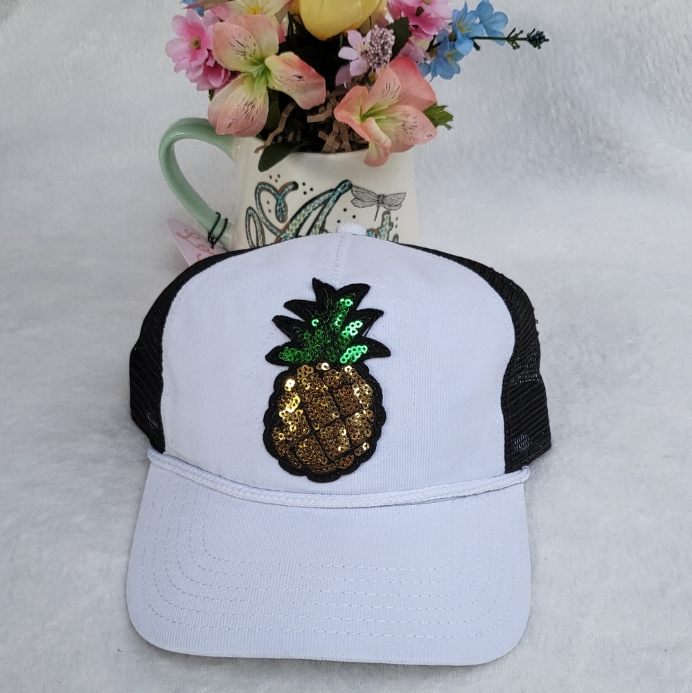 New O'Neill Pineapple Women Trucker Hat color BLK/WHT size ONE. - Picture 1 of 8